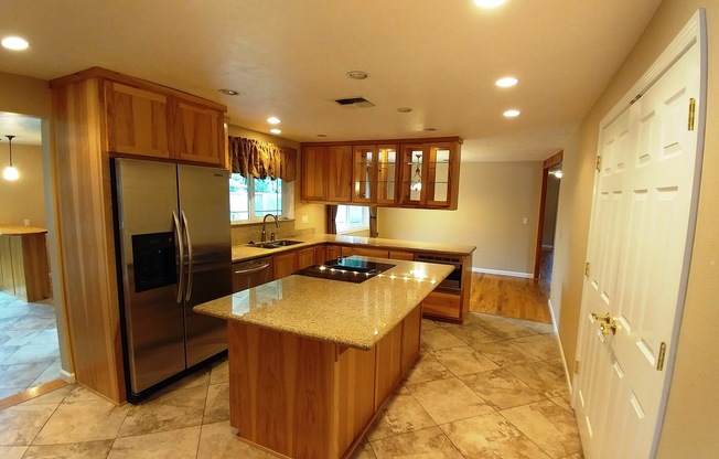 Gorgeous Home with Granite Counters and Custom Built-ins!