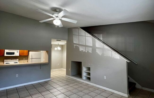 Gorgeous 3 BD 3 BA Townhome Located in Chase's Run!