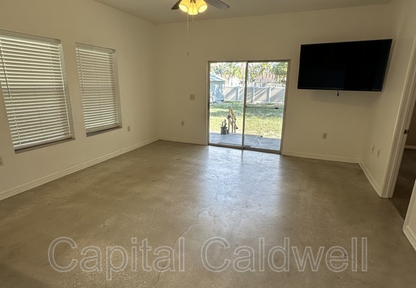1215 E 29 AVE