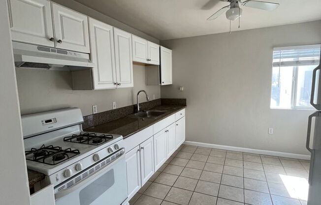 2 beds, 1 bath, $2,295, Unit 392