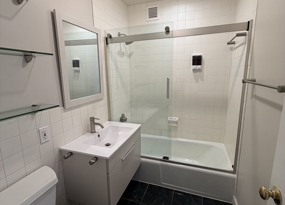 1 bed, 1.5 baths, 1,380 sqft, $6,695, Unit 17B