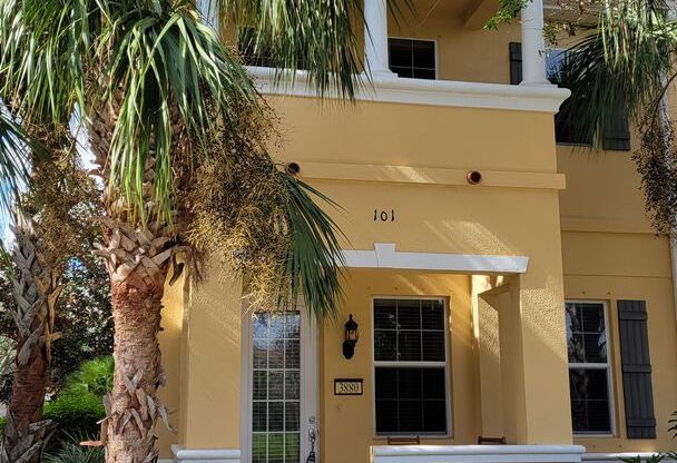 Seasonal/short term  3/3 spacious townhouse with water view off University PKWY