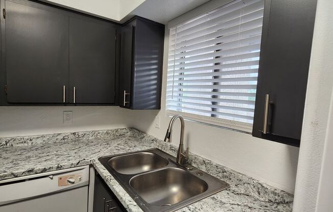 2 beds, 1 bath, 800 sqft, $1,095, Unit 239