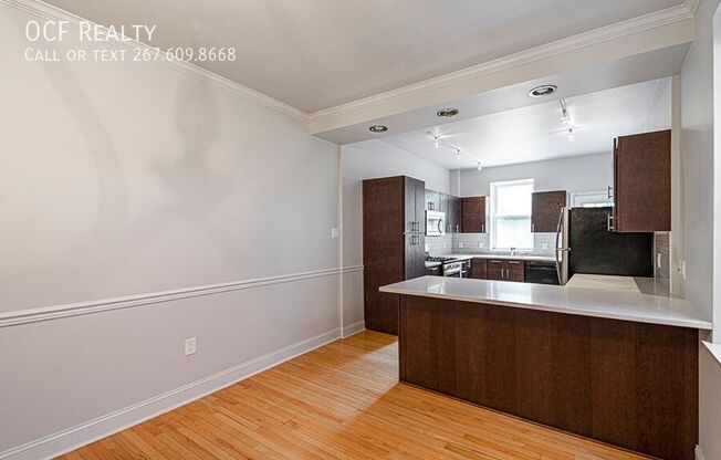 2210 LOMBARD ST