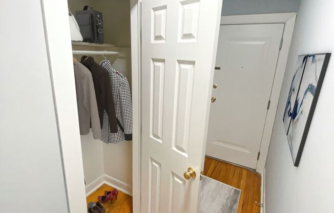 1 bed, 1 bath, 700 sqft, $2,277, Unit B11