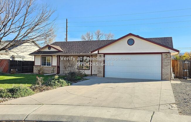Well maintained maintained 3 bedroom 2 bath home in Fruita CO