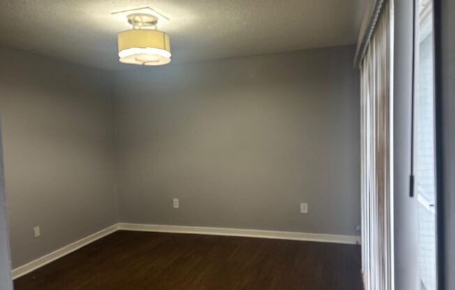 2 beds, 1 bath, 931 sqft, $850, Unit A3