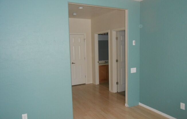 3 beds, 2 baths, $1,700, Unit # 14 2054