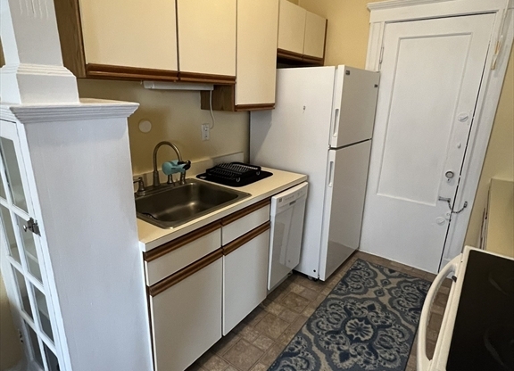 1 bed, 1 bath, 595 sqft, $2,900, Unit 43