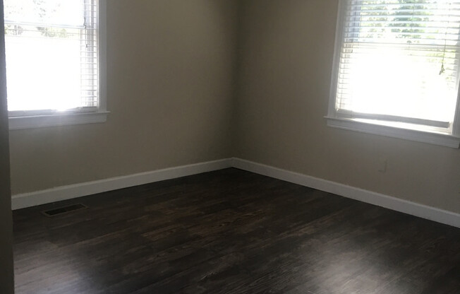 2 beds, 1 bath, $1,050, Unit # 1