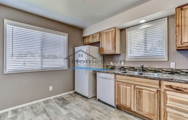 2 beds, 1 bath, 896 sqft, $1,400, Unit Unit 3