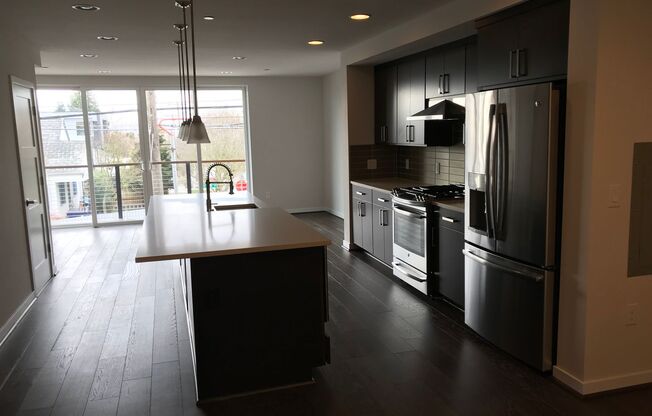 Newer 2 bed / 2.5 bath condo in Bryant Heights.