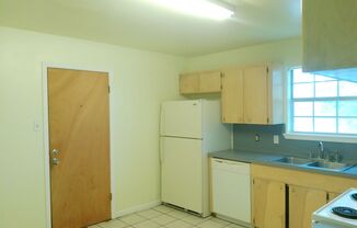 3 beds, 2 baths, $1,500, Unit # B