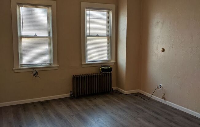 1 bed, 1 bath, 750 sqft, $700