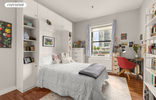 552 W 43 ST
