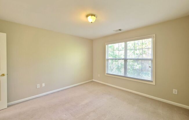 5 beds, 3 baths, $2,695
