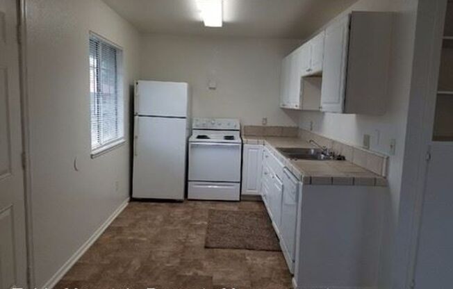 3 beds, 1 bath, 836 sqft, $1,450