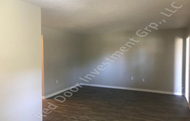 2 beds, 1 bath, $1,250, Unit 10