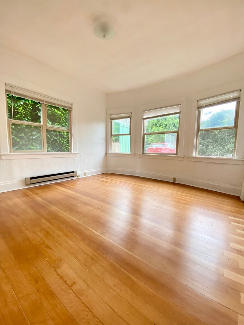 1421 On Queen Anne Apartments