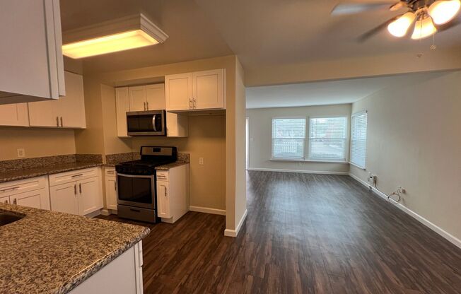 2 beds, 1 bath, 1,000 sqft, $3,195, Unit 371