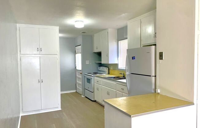 1 bed, 1 bath, 745 sqft, $950, Unit 6723 Bell