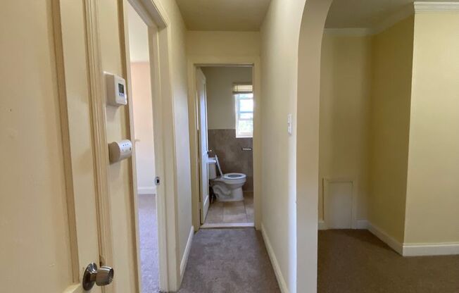 2 beds, 1 bath, $1,100, Unit 1026BCA