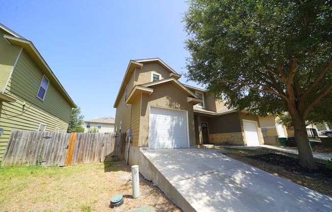 Lovely Townhome Living in the Northside School District - Realtor Commission: $350