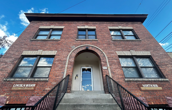 Lincoln Manor Apartments
