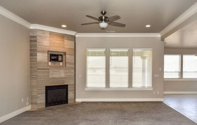 Single-Story Home in Horn Rapids Golfing Community
