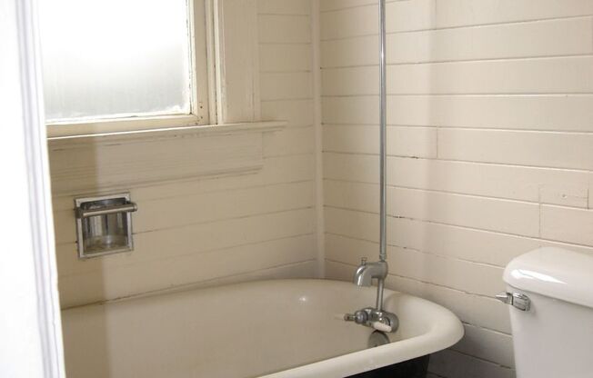 Great deal on a plex in Goose Hollow!
