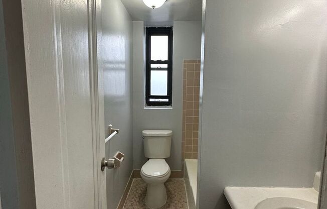 1 bed, 1 bath, $1,950, Unit A41