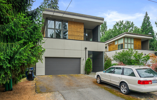 2325 N 122 ST