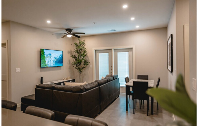 2 beds, 2 baths, 1,037 sqft, $995, Unit C-02/ WHITE C/ GRASS VIEW