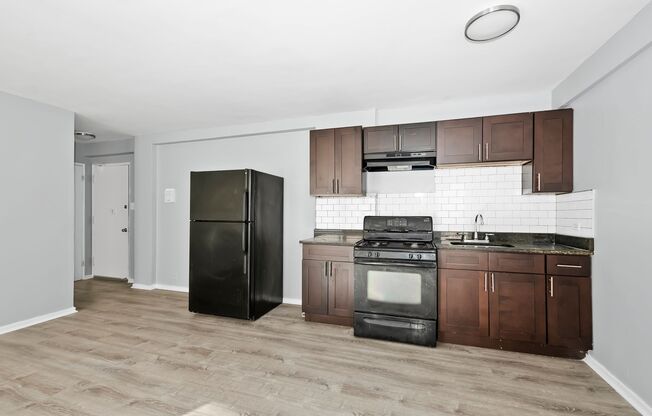 1 bed, 1 bath, 850 sqft, $1,075, Unit 7200 - 212