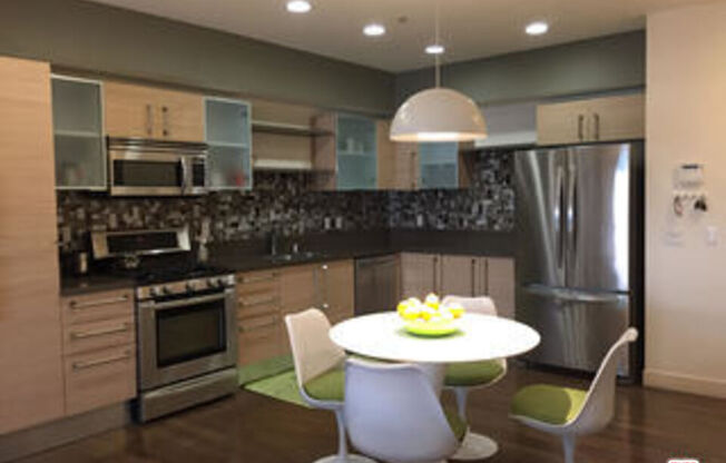 2 beds, 2 baths, 990 sqft, $2,780, Unit 232