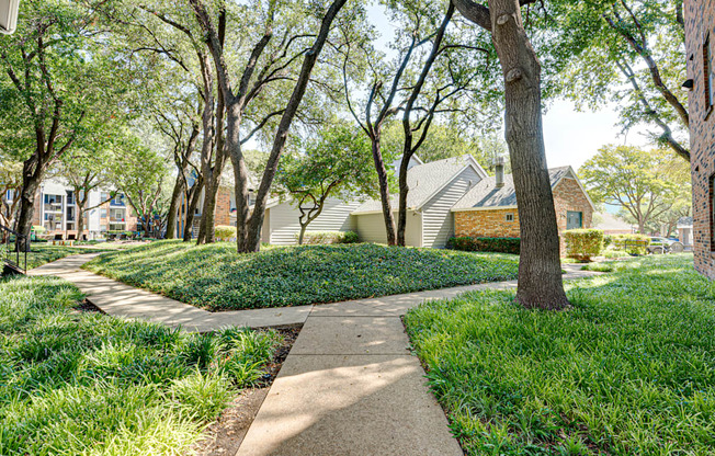 Walk trailat The Manhattan Apartments, Dallas, TX