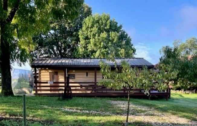 Fully furnished tiny home- 1 bedroom, 1 bath!