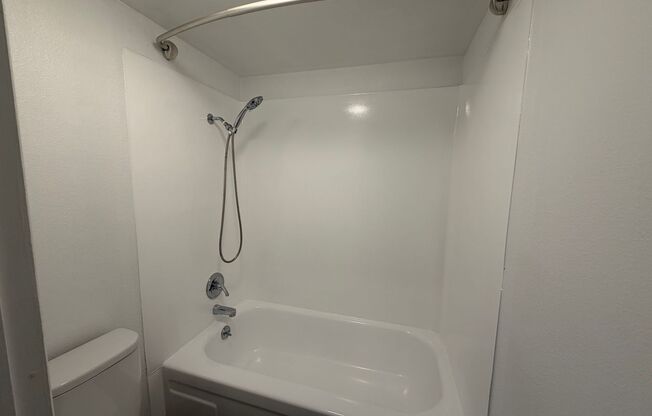Studio, 1 bath, 400 sqft, $1,125, Unit 106