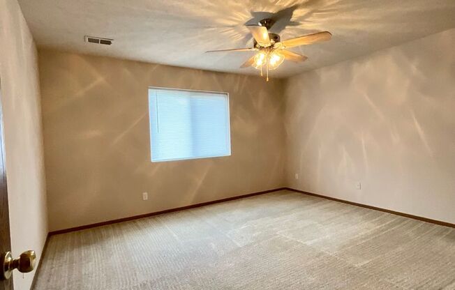 1 bed, 1 bath, 843 sqft, $990, Unit 05-301