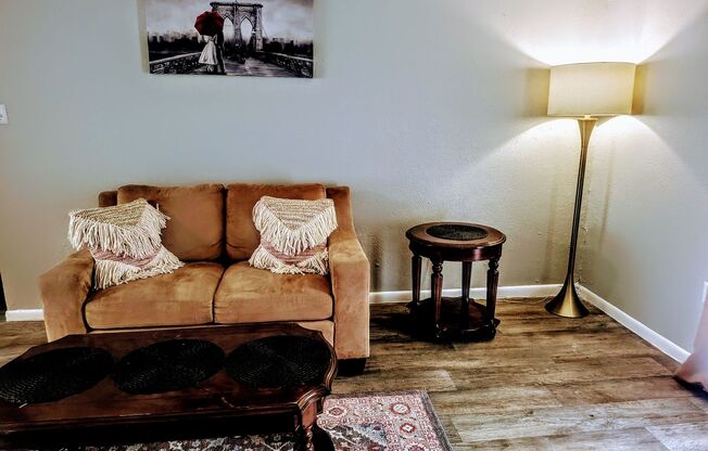 2 beds, 1 bath, 820 sqft, $1,025, Unit B114
