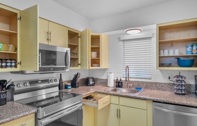 2 beds, 1 bath, 850 sqft, $1,750, Unit 12