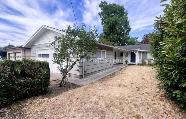 Gorgeously Remodeled 2 BD/1BA Duplex