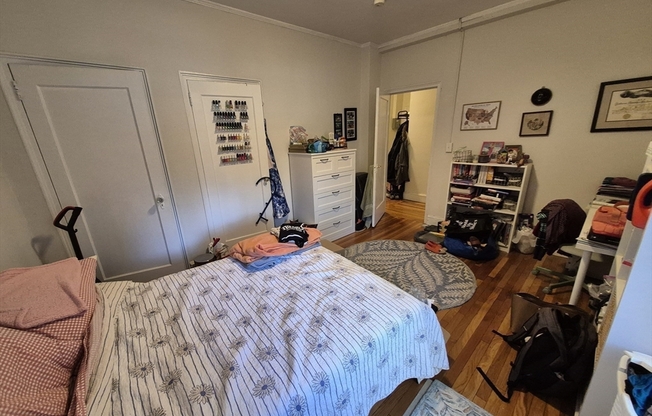 2 beds, 1 bath, 916 sqft, $4,000, Unit 27