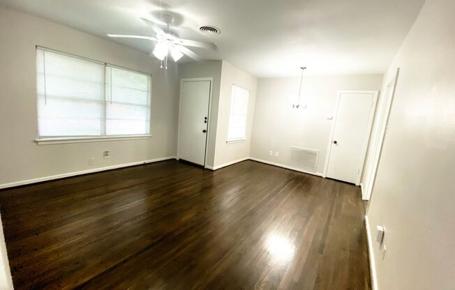 Very Nice 3/1/1 Home w/ Hardwoods in Brazos Oaks