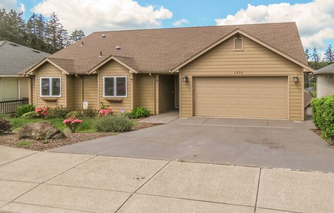 ** Beautiful Spacious 4 Bedroom 3 Bath Home Available in West Salem ***