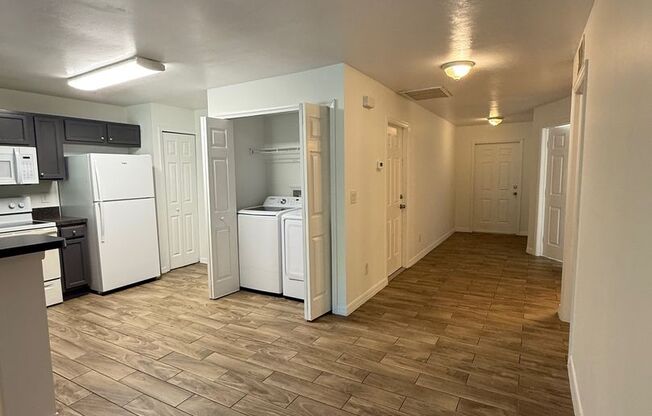 Beautiful wood tile floors! 3 Bed 2 Bath 1 car garage Duplex for rent!