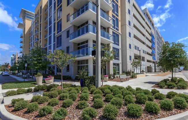 Hermitage_Apartments_Exterior_8_Saint_Petersburg_FL