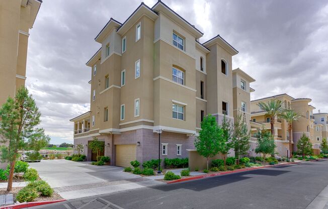 LUXURY 2BEDROOM IN MIRA VILLA W/ STRIP & MTN VIEWS