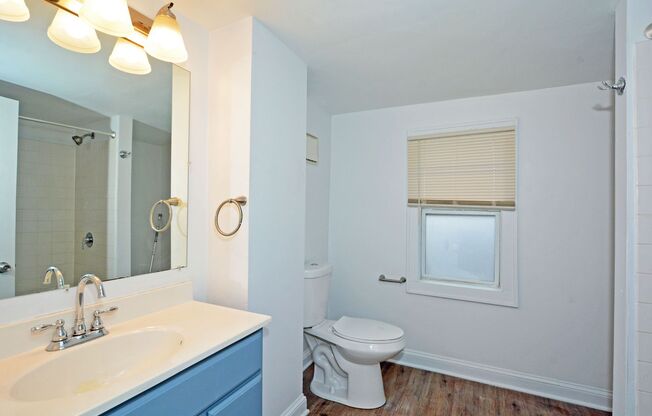 2 beds, 1 bath, $1,375, Unit Unit 2 (Up)