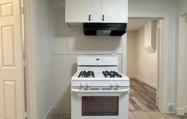 2 beds, 1 bath, $1,399